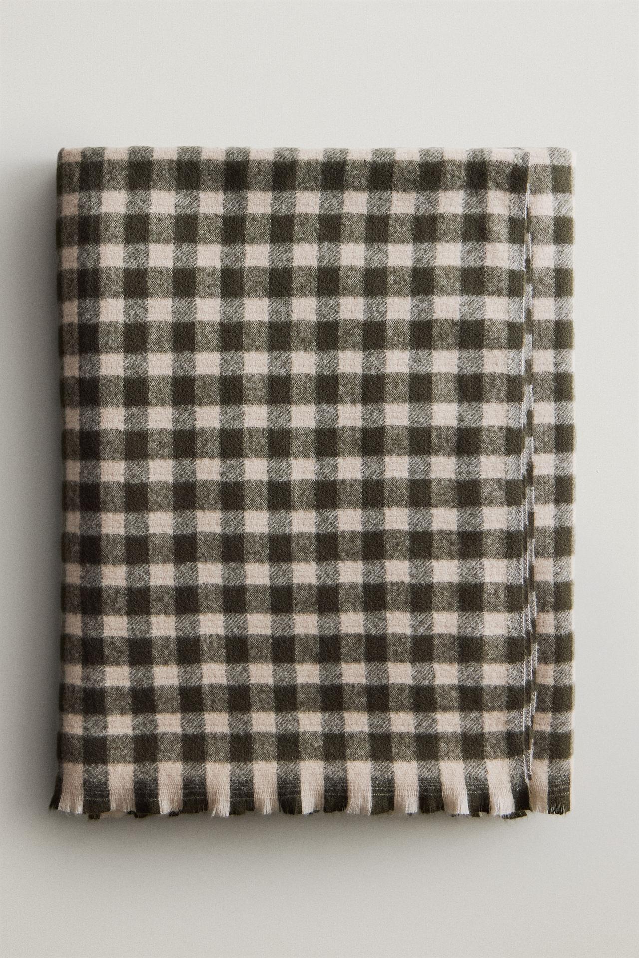 CHRISTMAS GINGHAM FRINGE BLANKET — Green