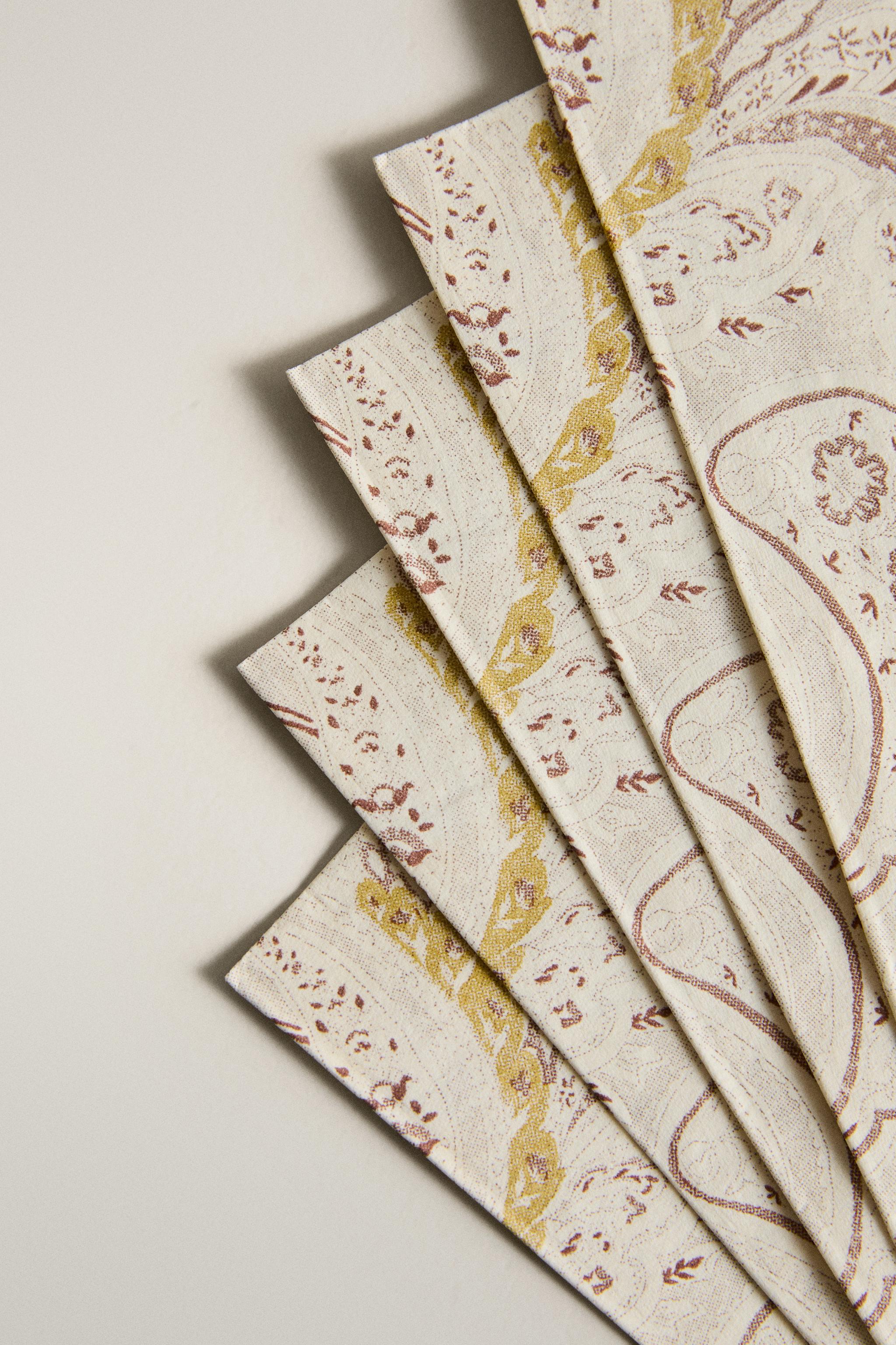 PAISLEY PAPER NAPKIN PACK (PACK OF 20)