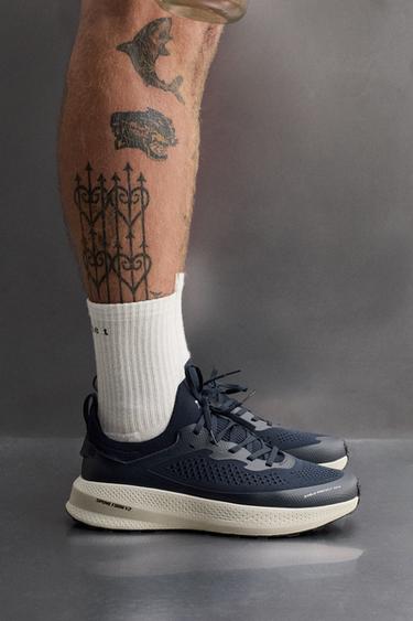 ZAPATILLA DE CORRER - Azul de Zara - Imagen 0