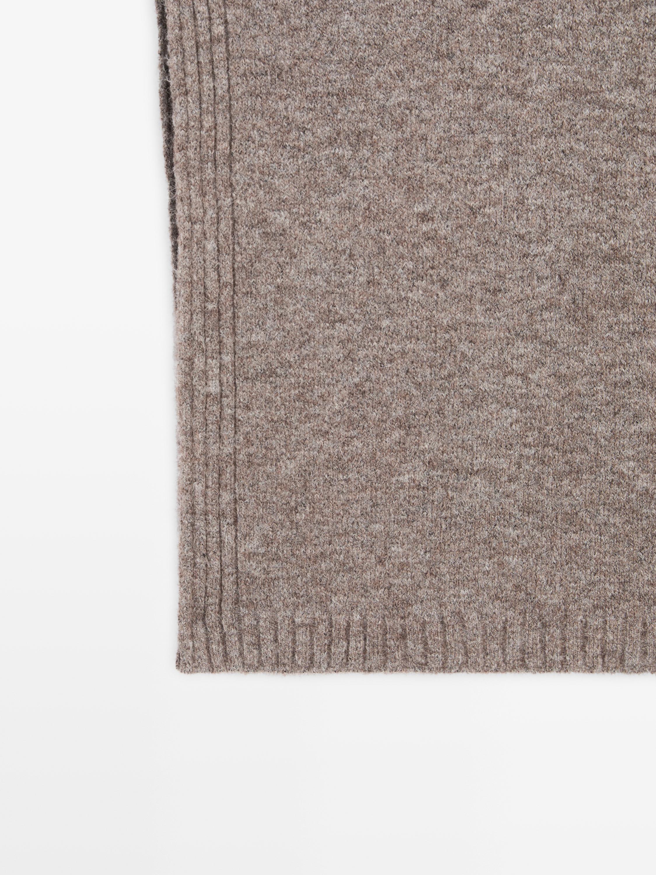 Sleeveless high neck sweater