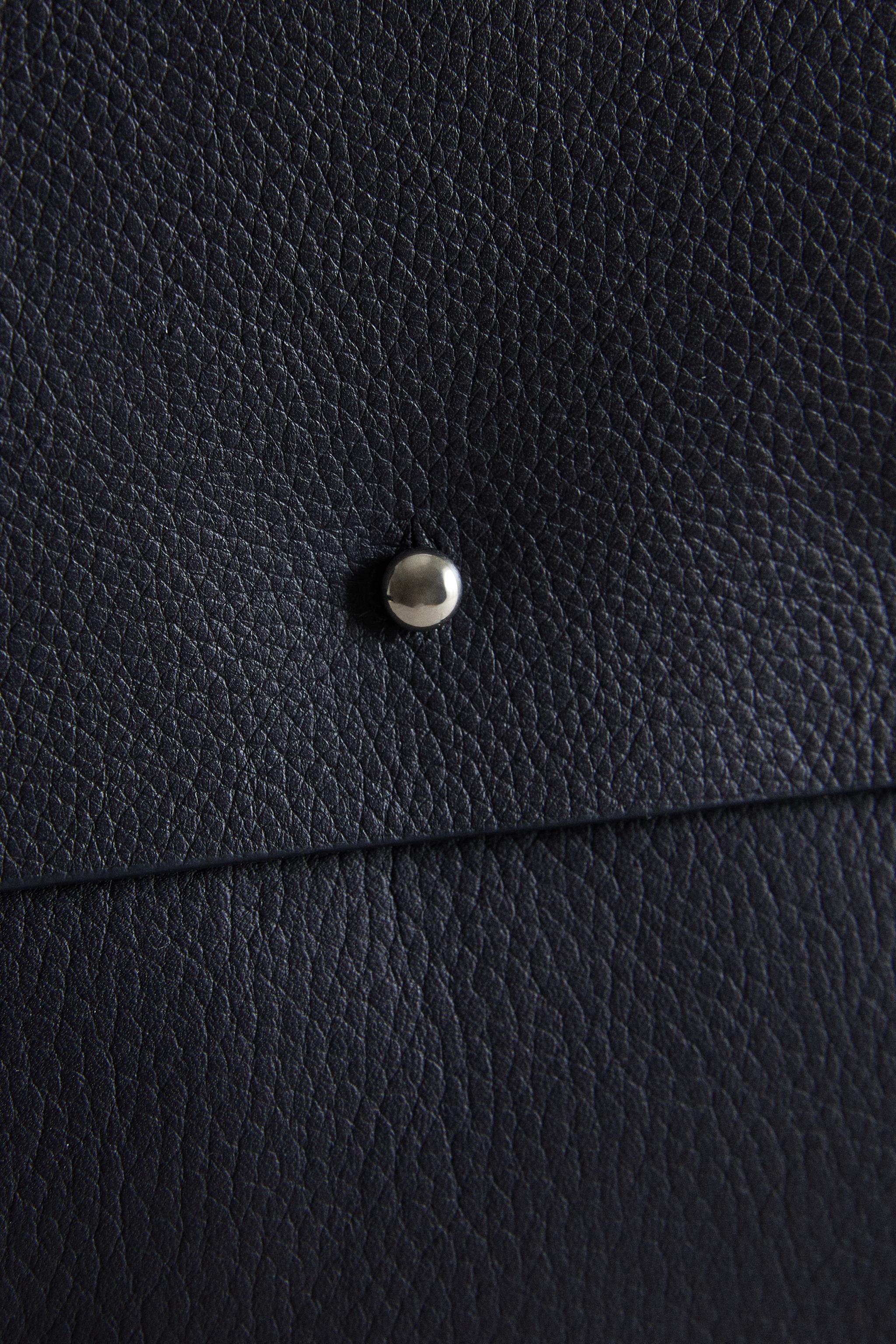 LEATHER BUTTON CASE