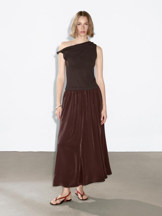 Flowing technical fabric skirt