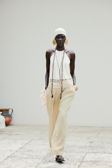 TOP ريفي بطرف سفلي من كروشيه - بيج فاتح by Zara - Image 0