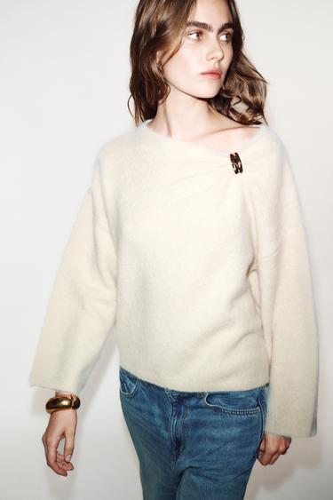 KNIT JUMPER WITH BROOCH - Ecru by Zara