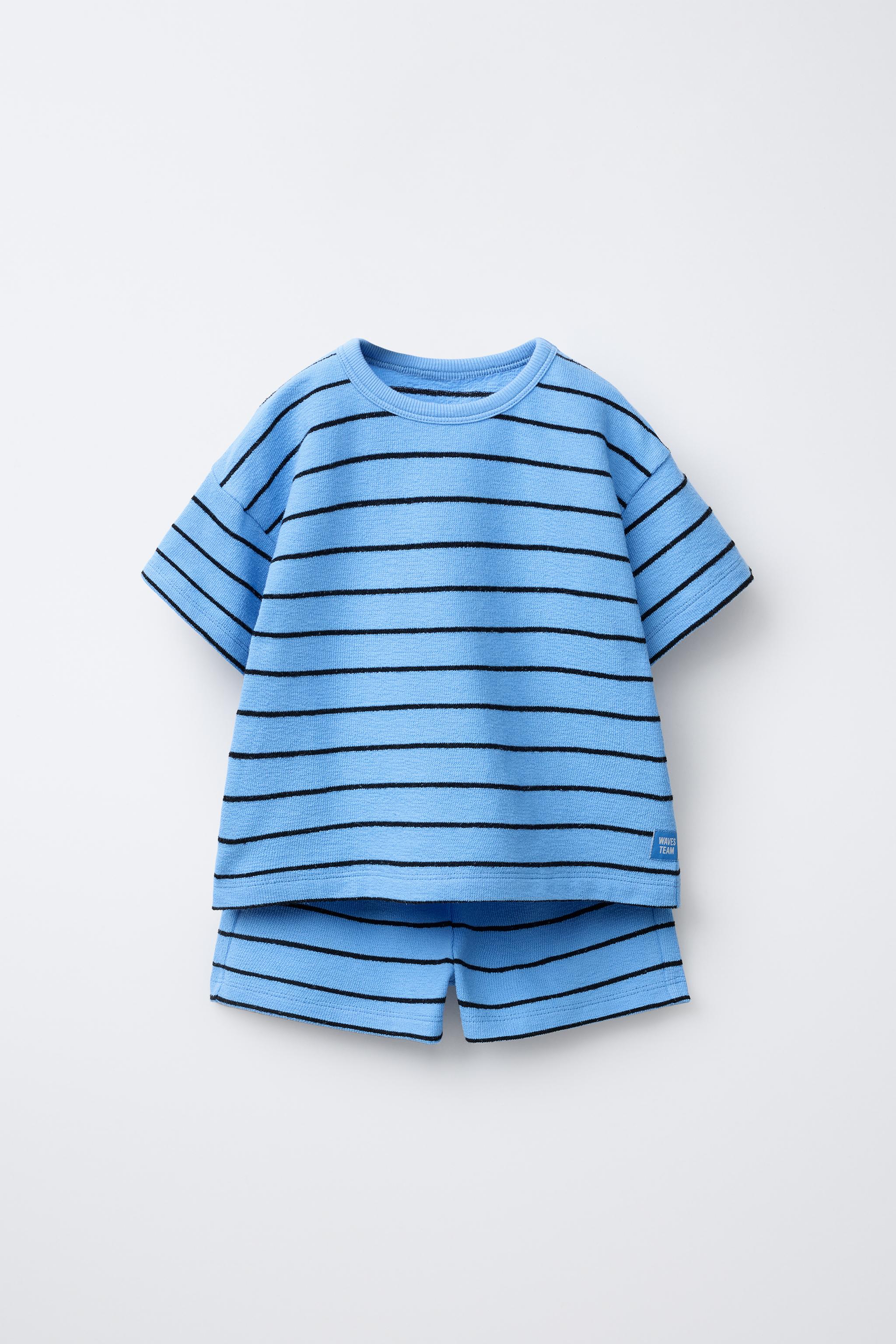 ストライプ柄Tシャツとバミューダショーツのジョギングセット
