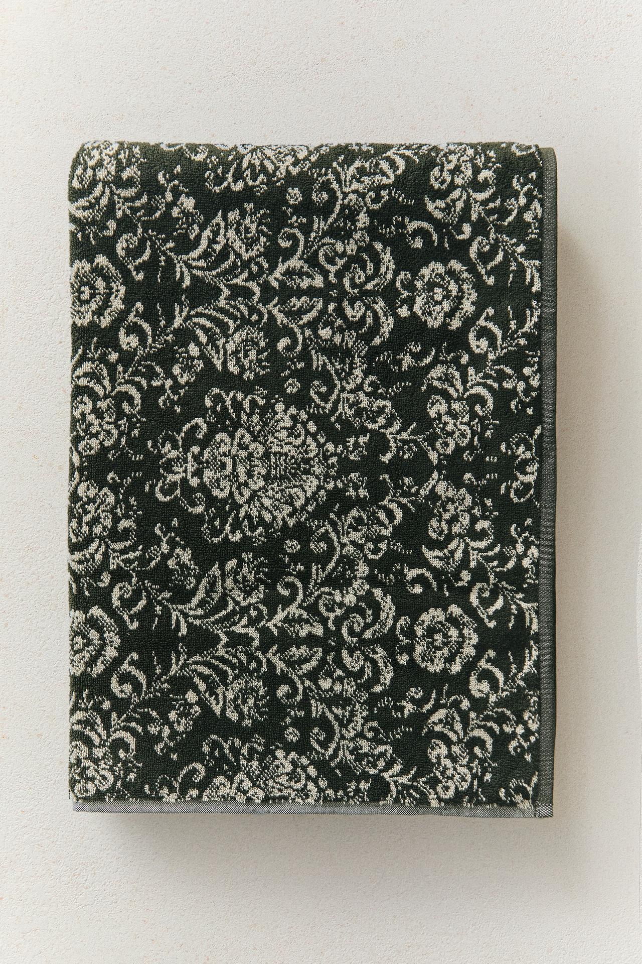 FLORAL JACQUARD TERRY BATH TOWEL — Dark green