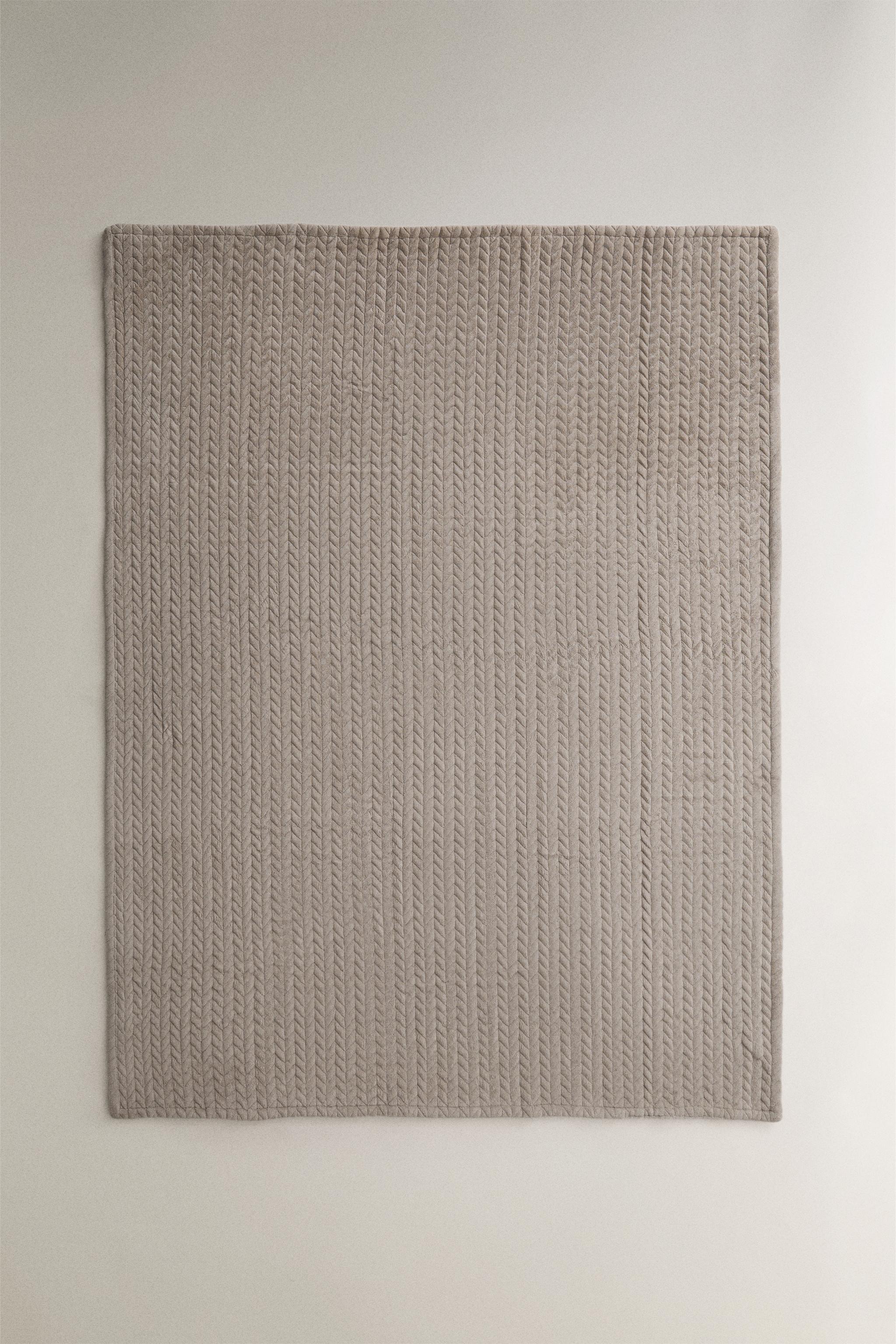 TEXTURED FLEECE BLANKET — Brown / Taupe