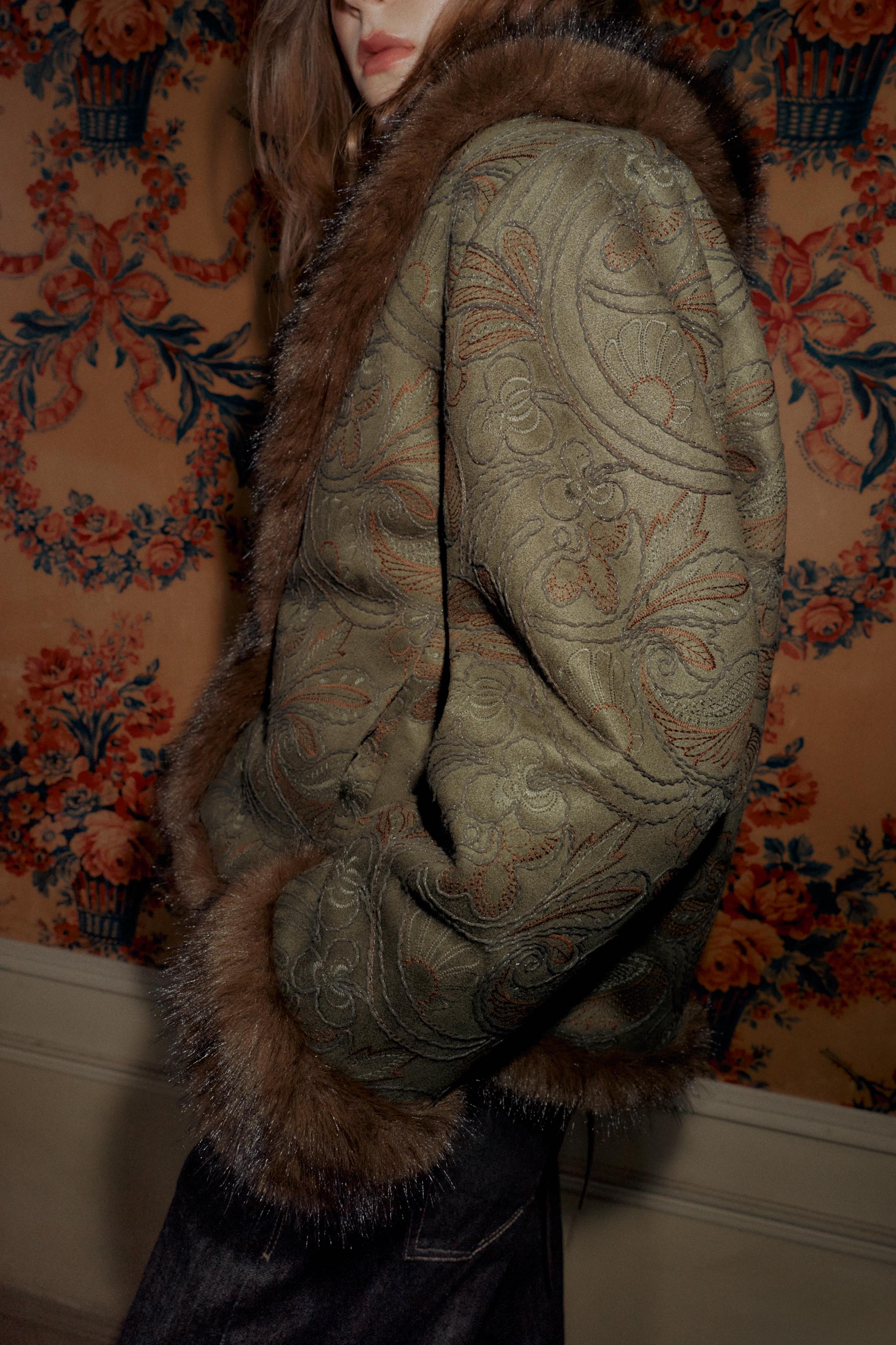 MANTEAU COURT DOUBLE FACE BRODÉ