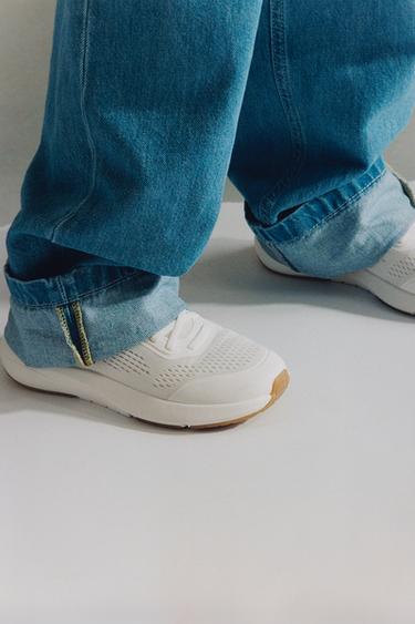 حذاء رياضي طراز Barefoot - أبيض الخاص بـ Zara