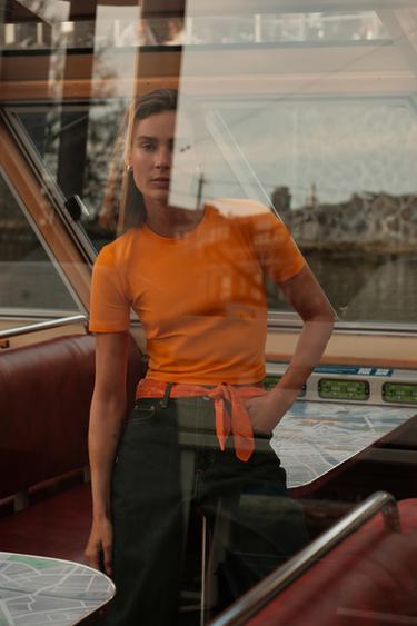 CROPPED T-SHIRT MET KORTE MOUWEN - Oranje van Zara
