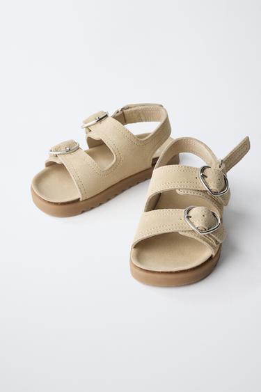 SANDALES À BOUCLES EN CUIR - Marron sable de Zara - Image 2