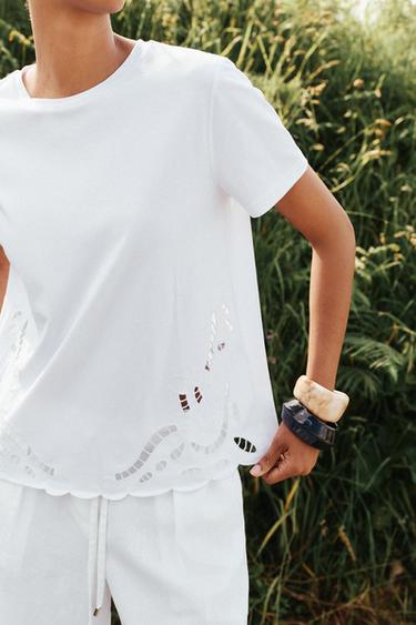 T-SHIRT MIT STICKEREI - Weiß von Zara