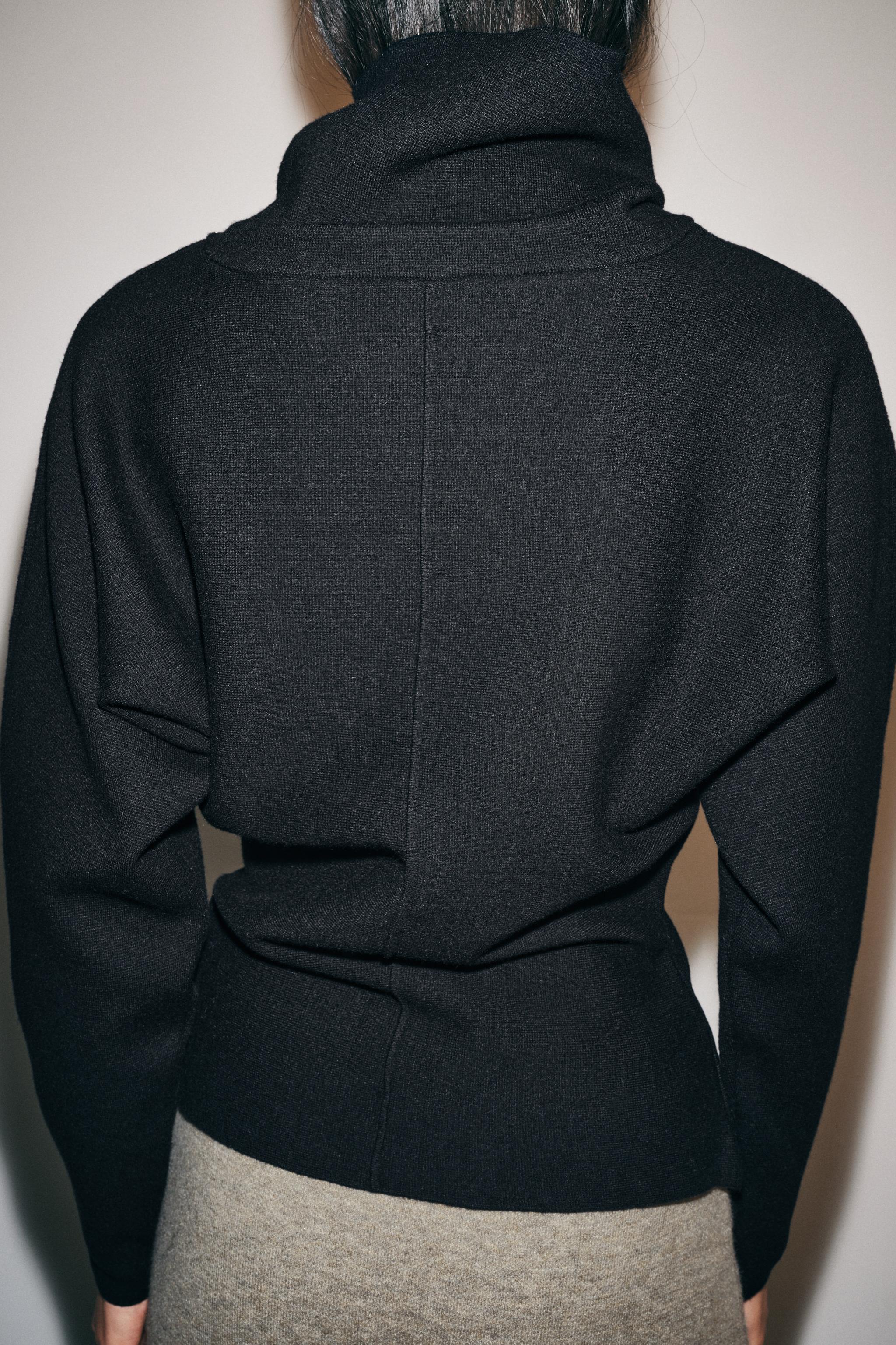 HIGH NECK KNIT SWEATER