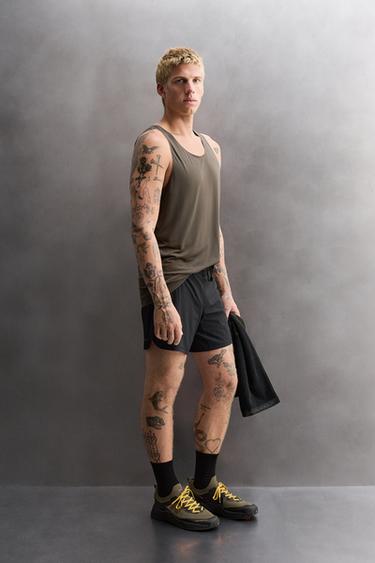 TRAIL RUNNING SHORTS - Black by Zara