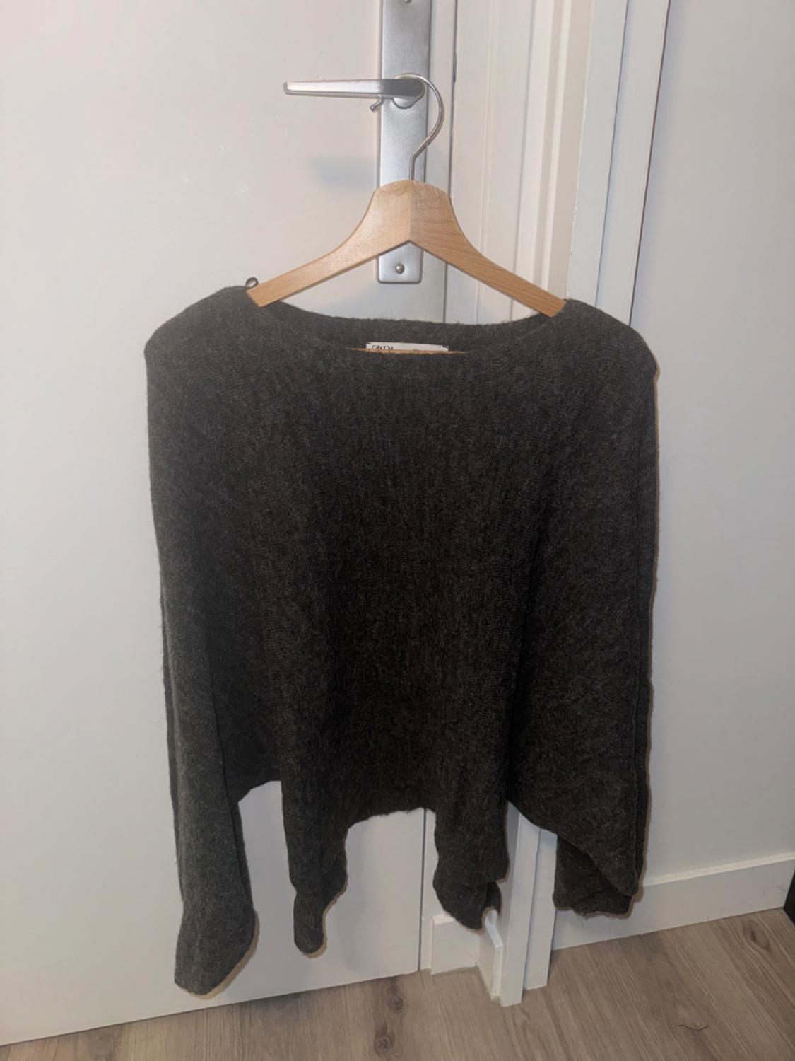 KNIT SWEATER WITH LOOSE-FIT SLEEVES
