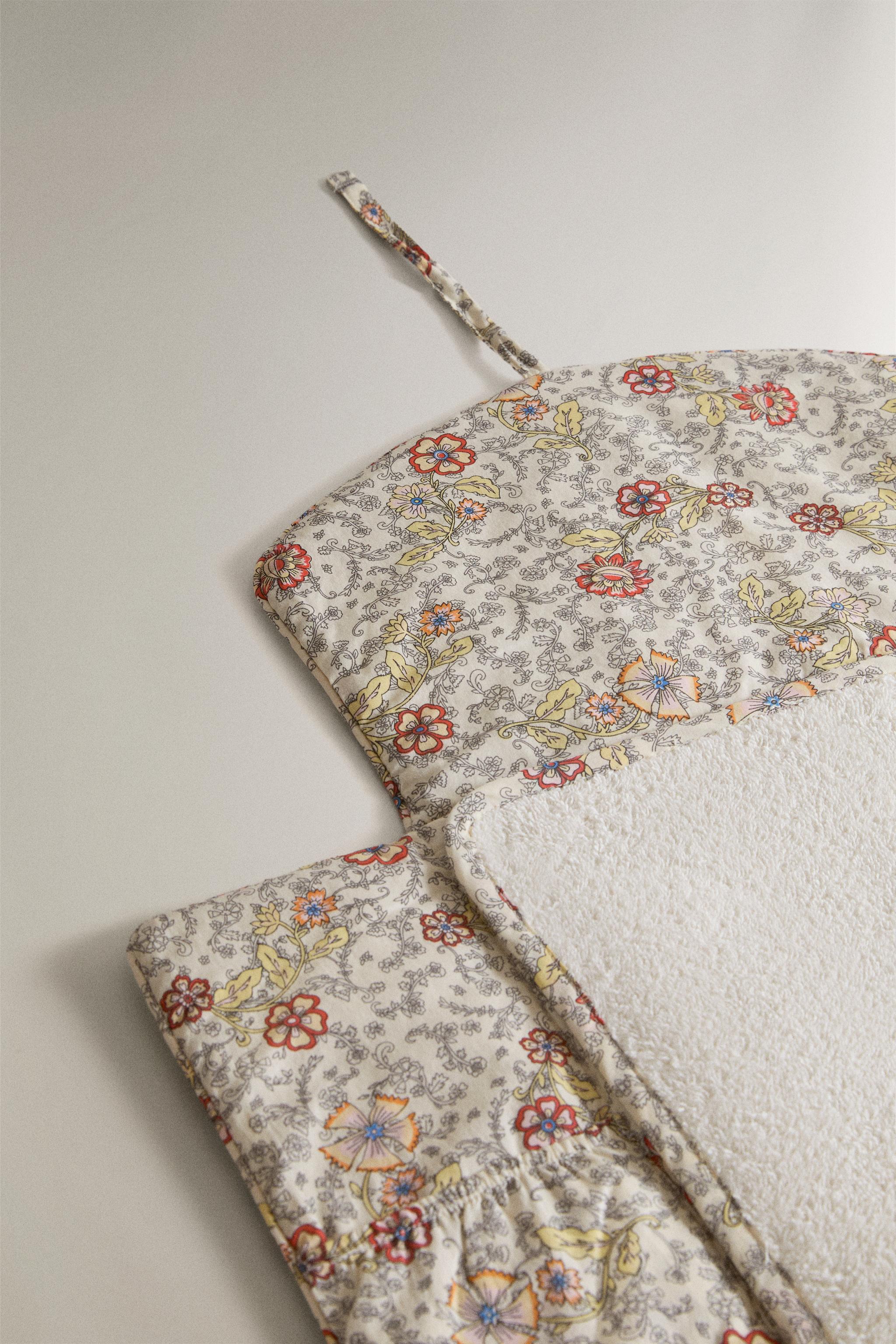 Zara BABY’S PORTABLE FLORAL CHANGING MAT — фото 3