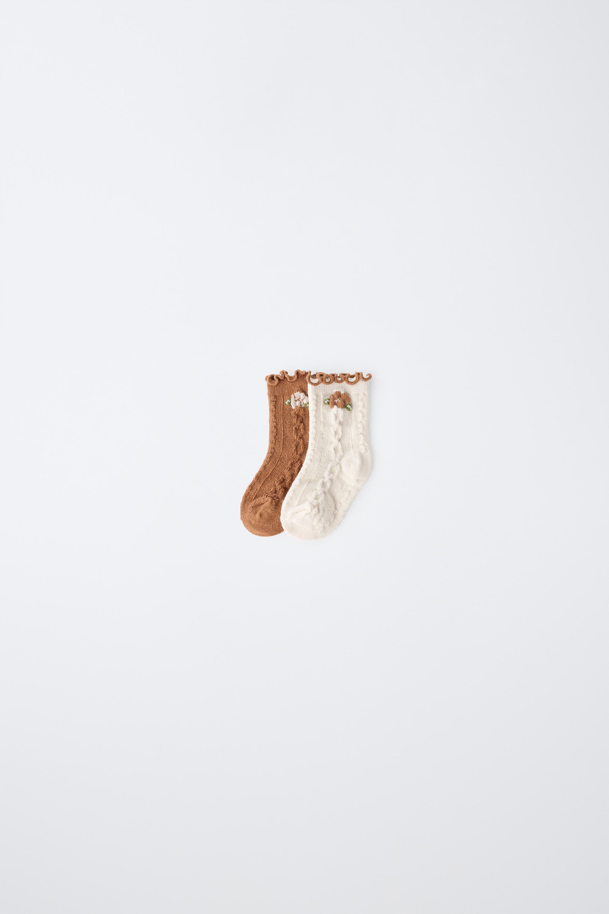 LOT DE DEUX PAIRES CHAUSSETTES À FLEUR ET BORD FESTONNÉ