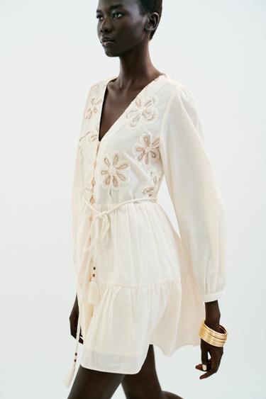 ROBE STRUCTURE BRODERIES - Écru de Zara - Image 3