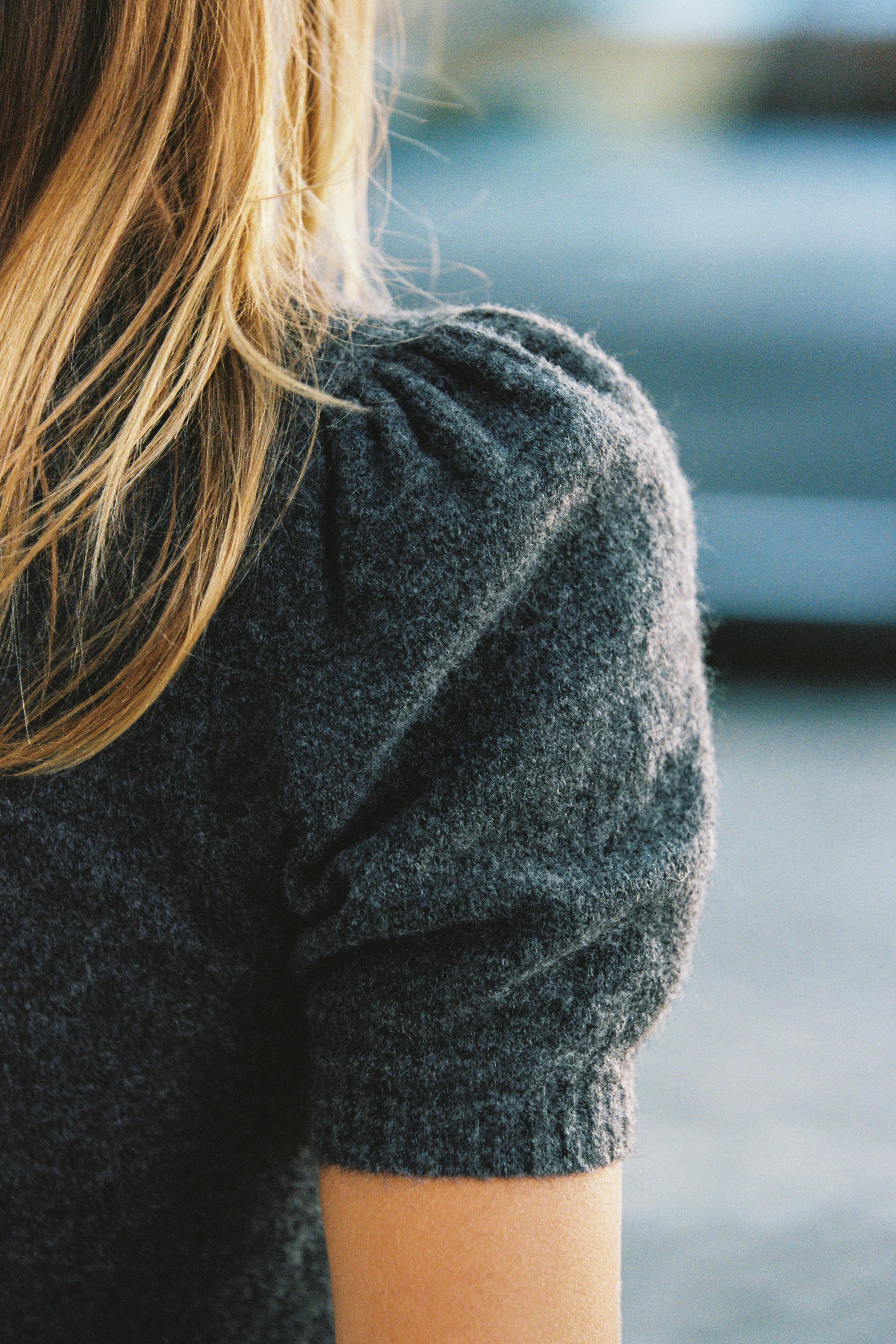 PUFF SLEEVE KNIT TOP