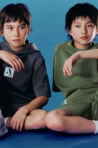 T-SHIRT SPORT LOGO - Vert moyen de Zara - Image 6