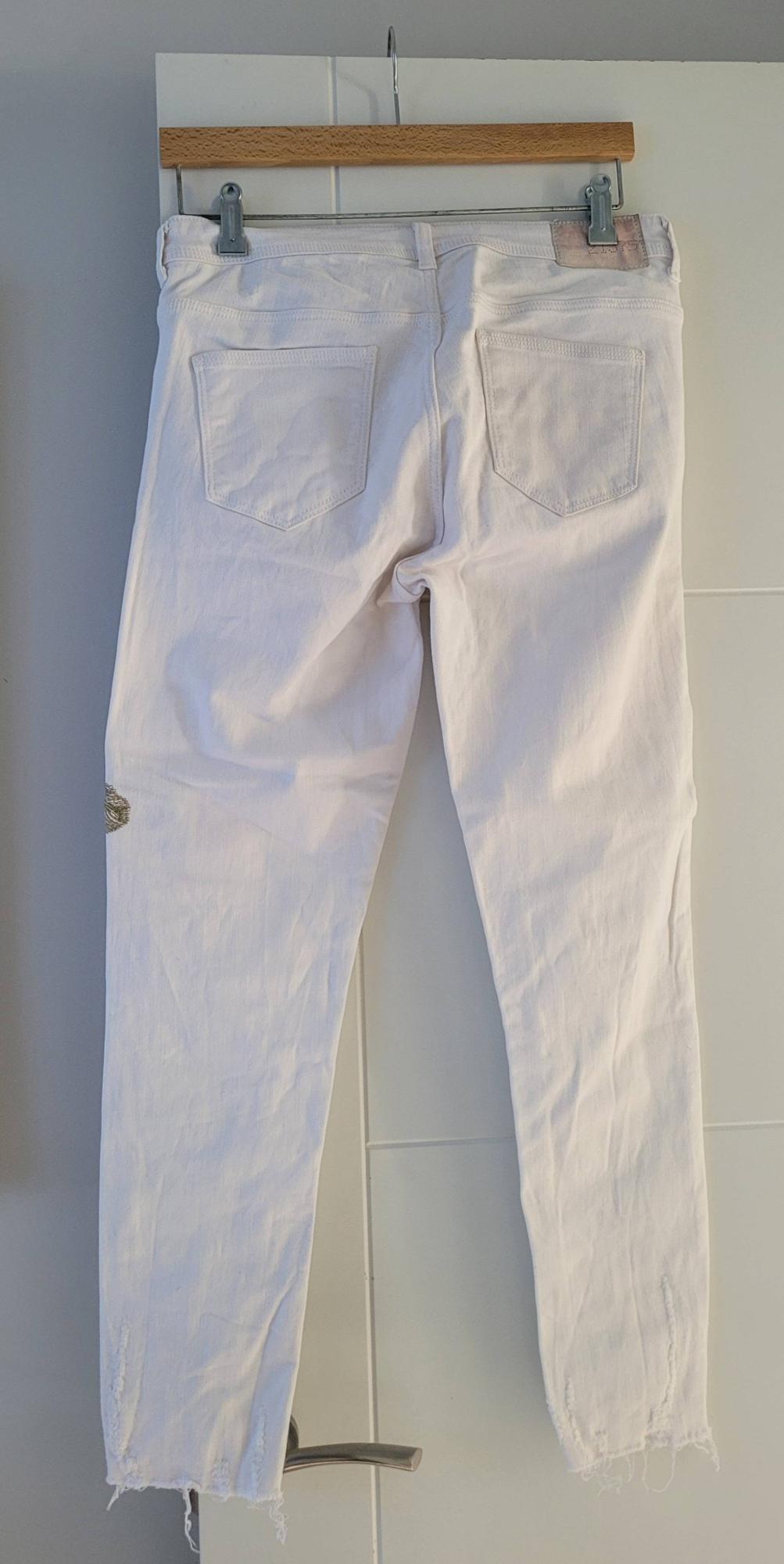 EMBROIDERED MID RISE JEANS - Image 2
