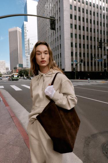SWEAT BASIQUE À CAPUCHE - Beige chiné de Zara - Image 2