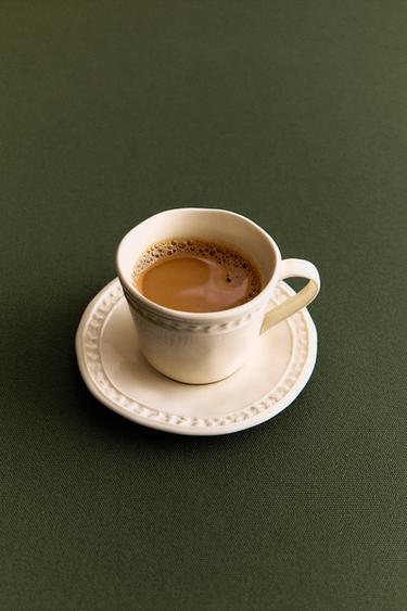 TASSE À CAFÉ ET SOUS-TASSE EN GRÈS À RELIEF - Crème de Zara - Image 4
