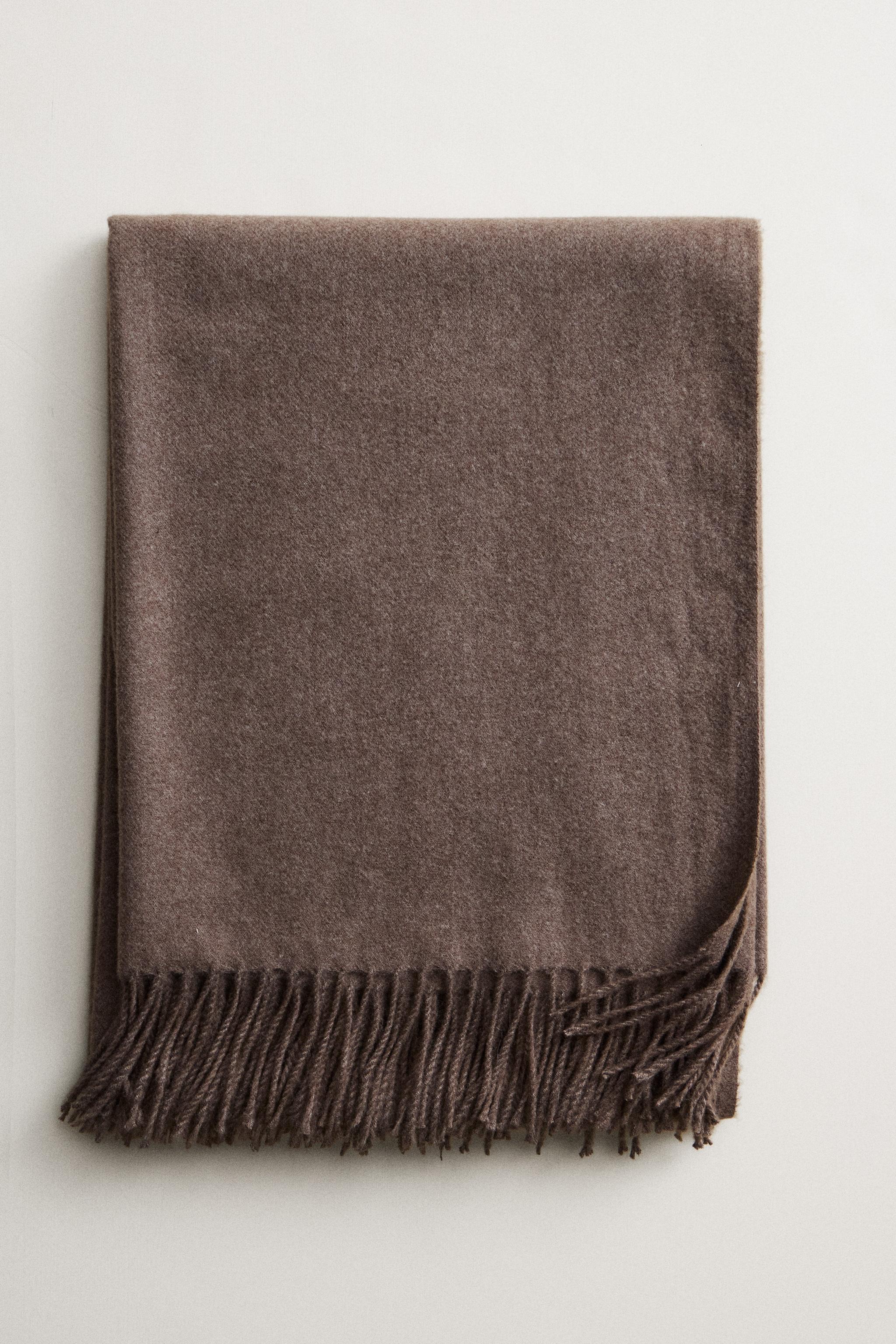 PLAIN FRINGED BLANKET