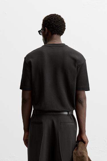 T-SHIRT REGULAR FIT BASIQUE - Noir de Zara - Image 2