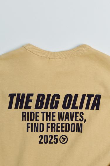 CAMISETA ESTAMPADO LOGO - Oro de Zara