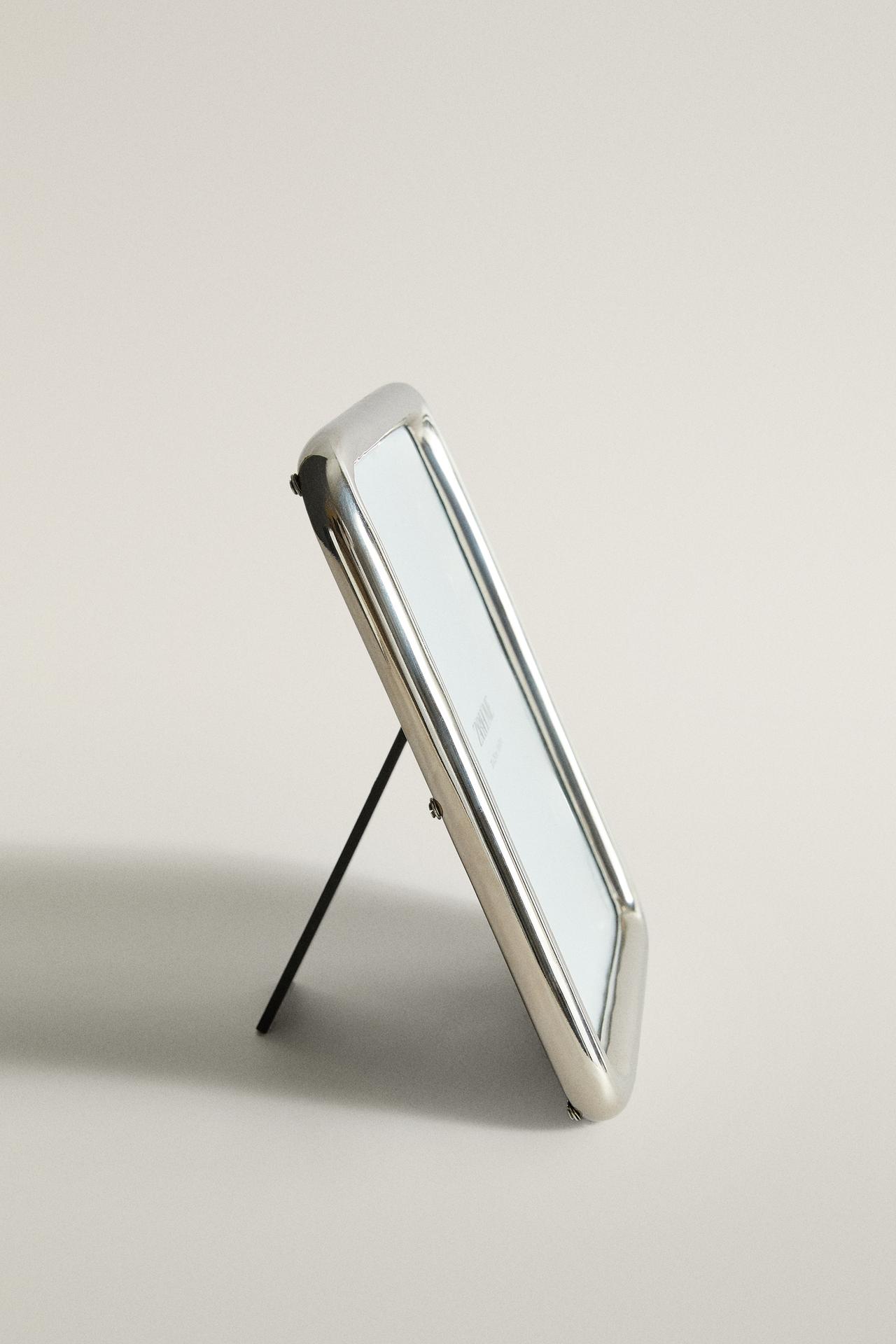 METAL PHOTO FRAME — Silver