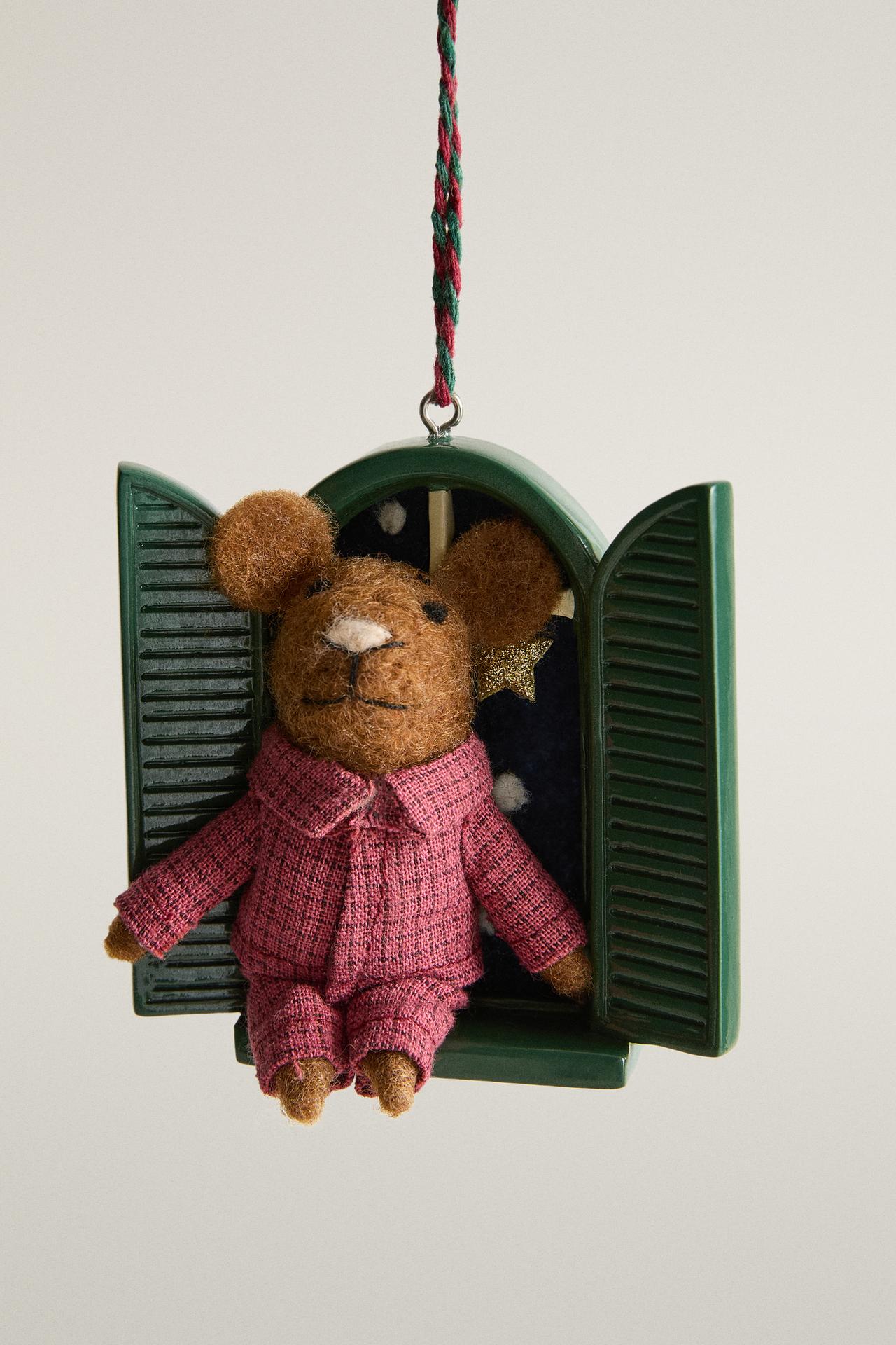CHRISTMAS MOUSE WINDOW ORNAMENT