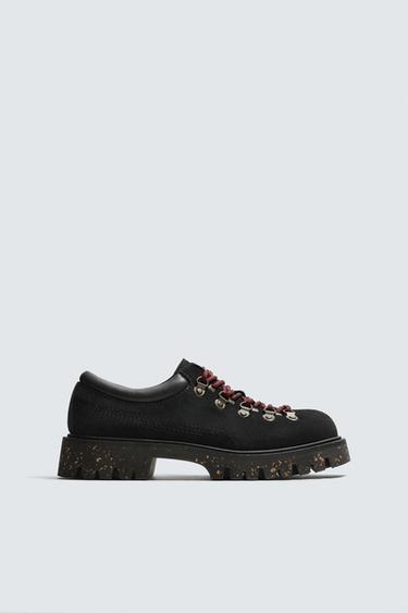 ZAPATO PIEL ENGANCHES - Negro de Zara