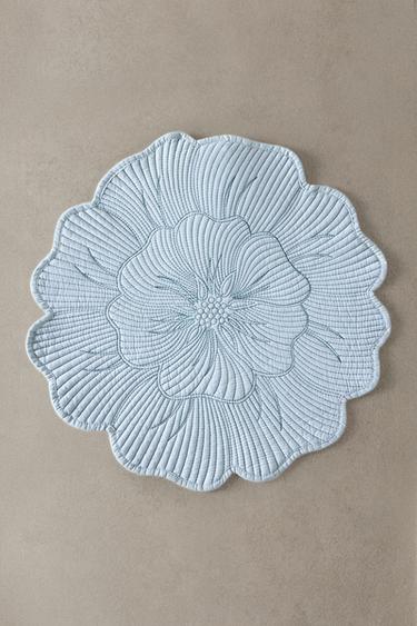 DÆKKESERVIET MED PÆON BLOMST - blå fra Zara