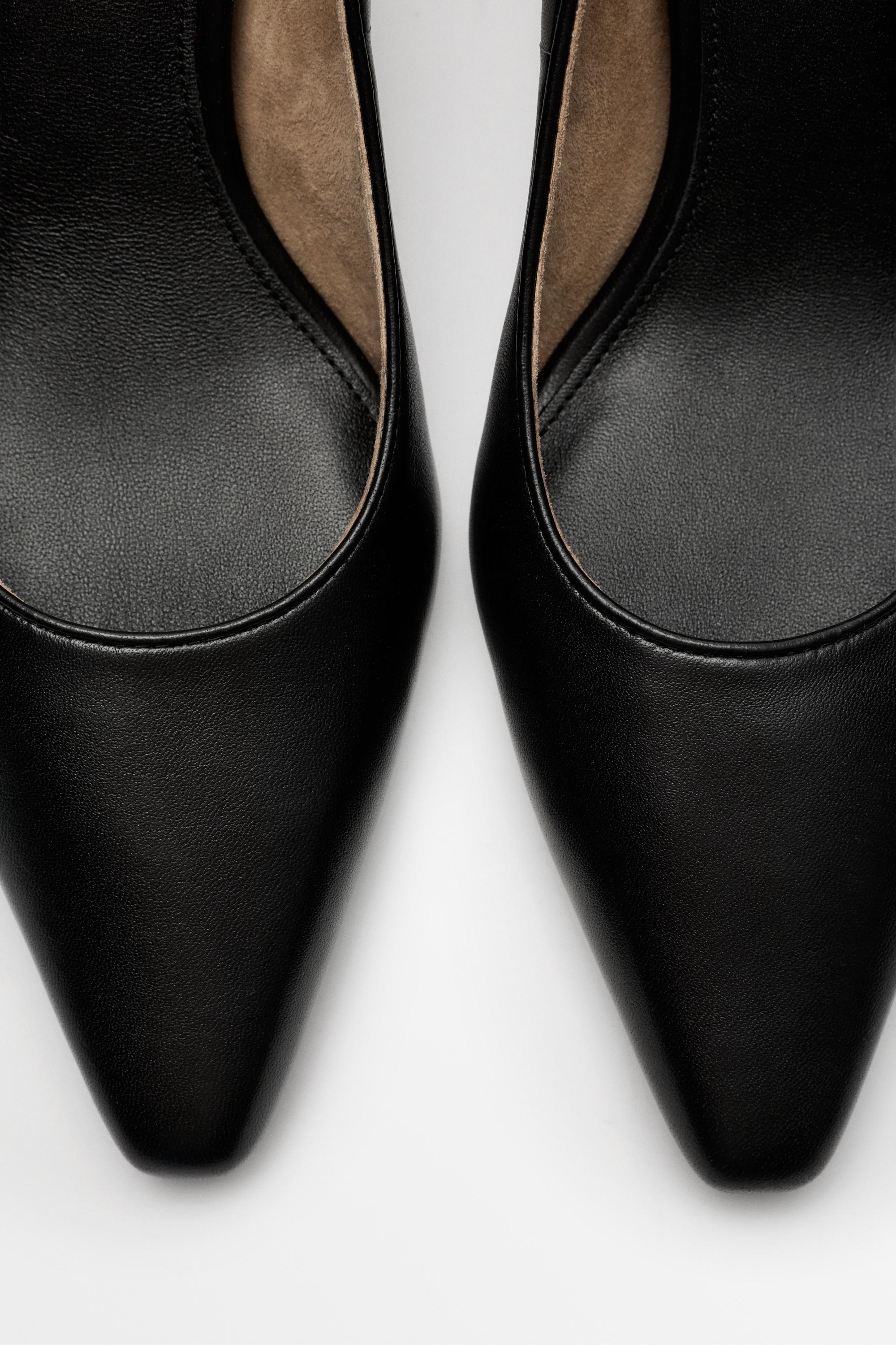 Leather high-heel shoe
