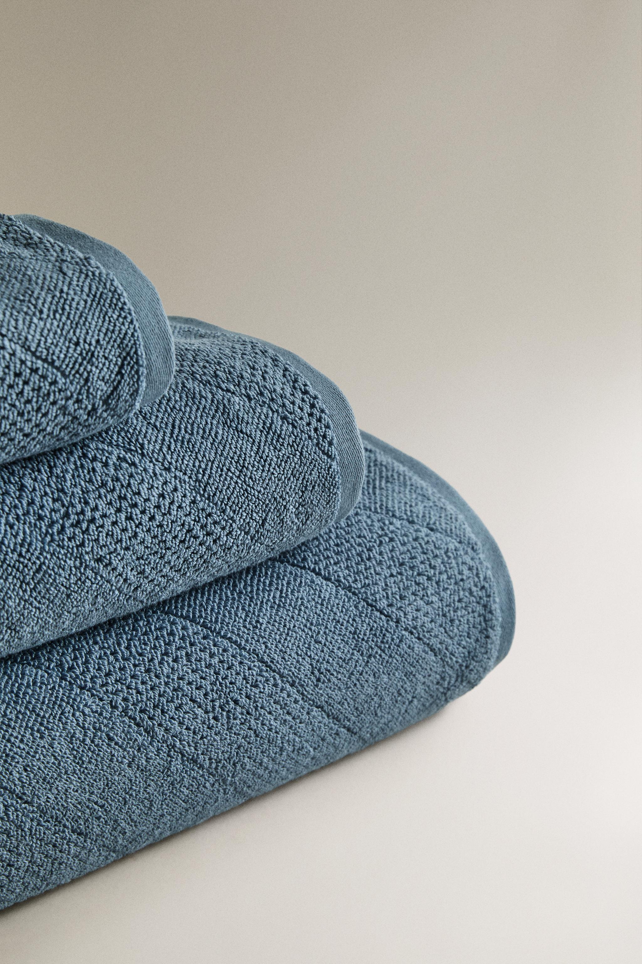 DIAGONAL TEXTURED BATH TOWEL