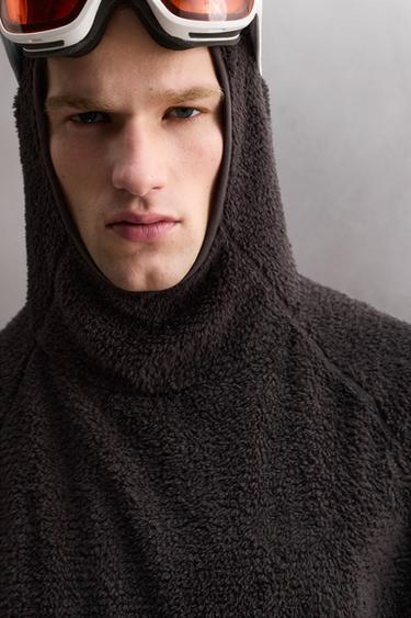 ФЛИСОВАЯ ТОЛСТОВКА SKI С КАПЮШОНОМ И ТЕКСТУРОЙ — ТЕМНО-КОРИЧНЕВЫЙ от Zara