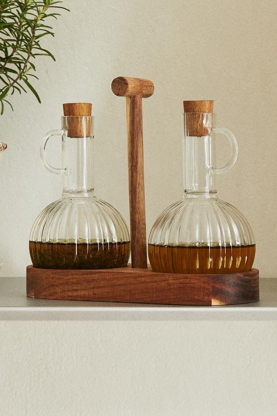 BOROSILICATE GLASS AND WOOD CRUET SET