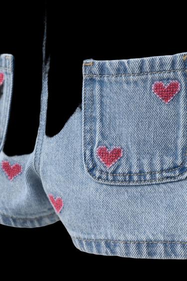 JEANS-LATZHOSE MIT HERZSTICKEREI - Blau von Zara