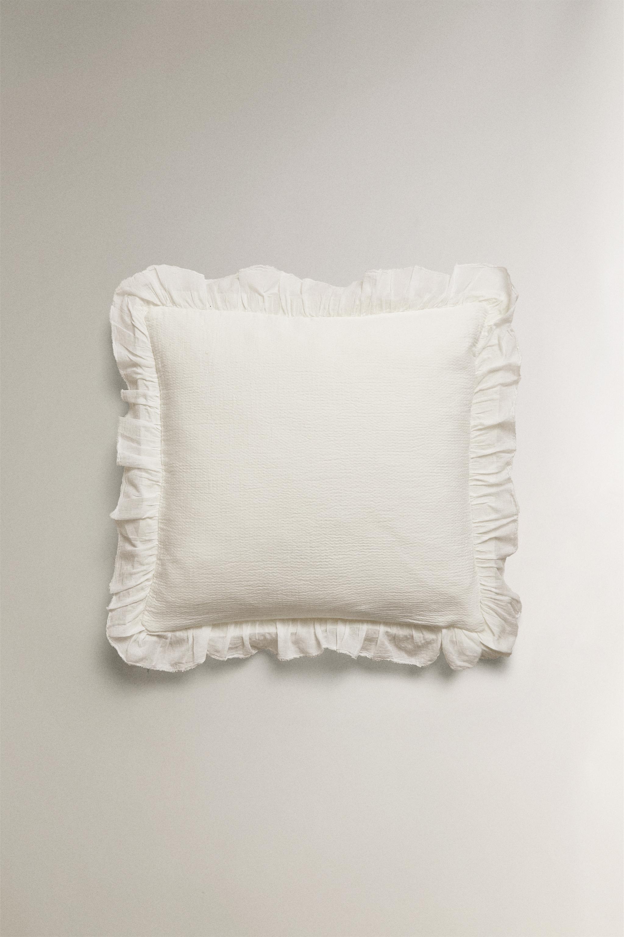 TEXTURED CUSHION COVER WITH RUFFLE Oyster-white ZARA United