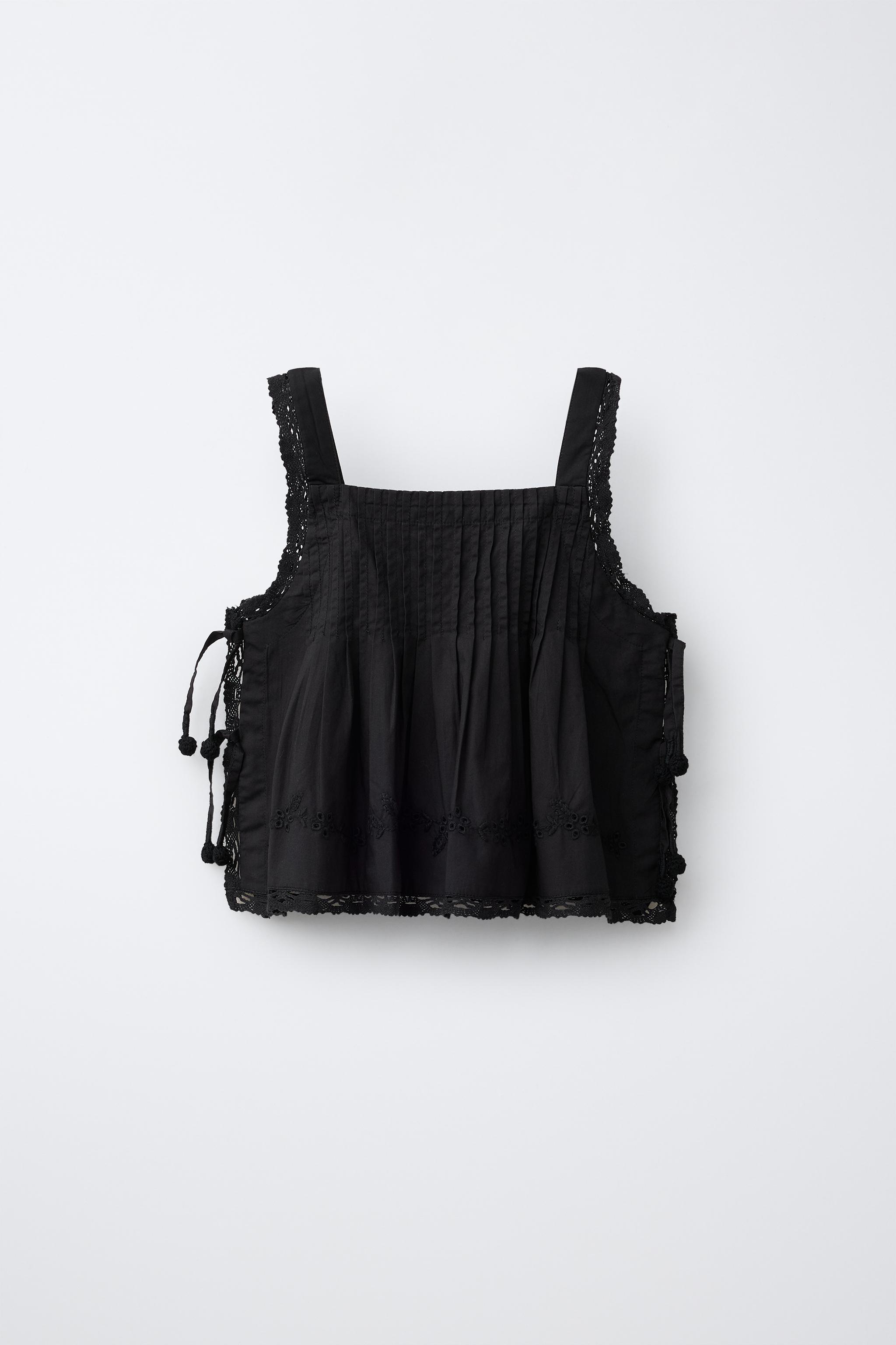 EMBROIDERED SMOCKED TOP