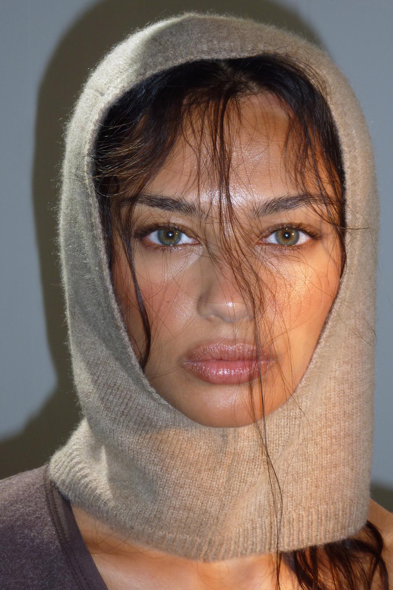 WOOL AND CASHMERE KNIT HOODIE — Beige