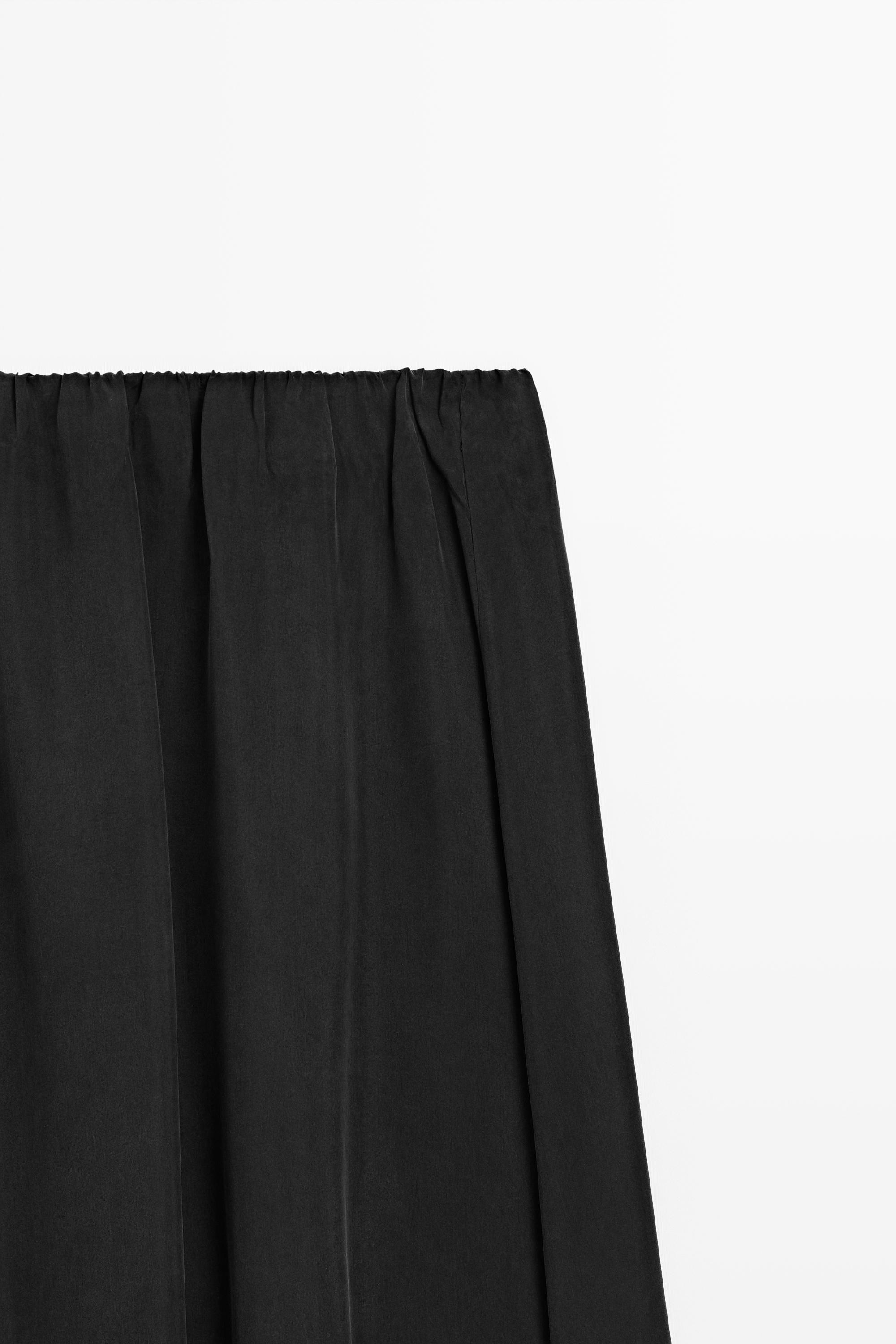 Voluminous midi skirt