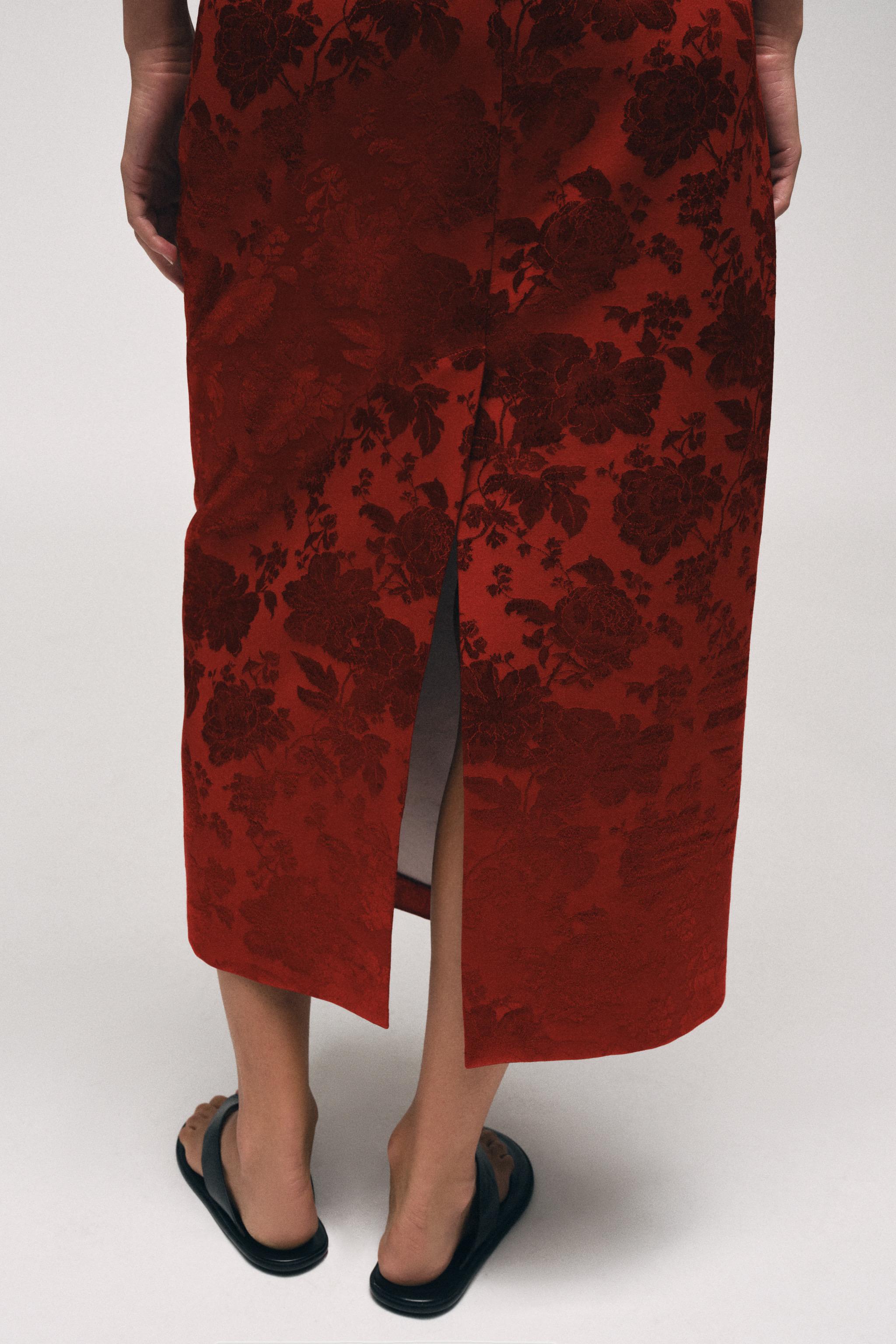 FLORAL JACQUARD MIDI SKIRT — Burgundy