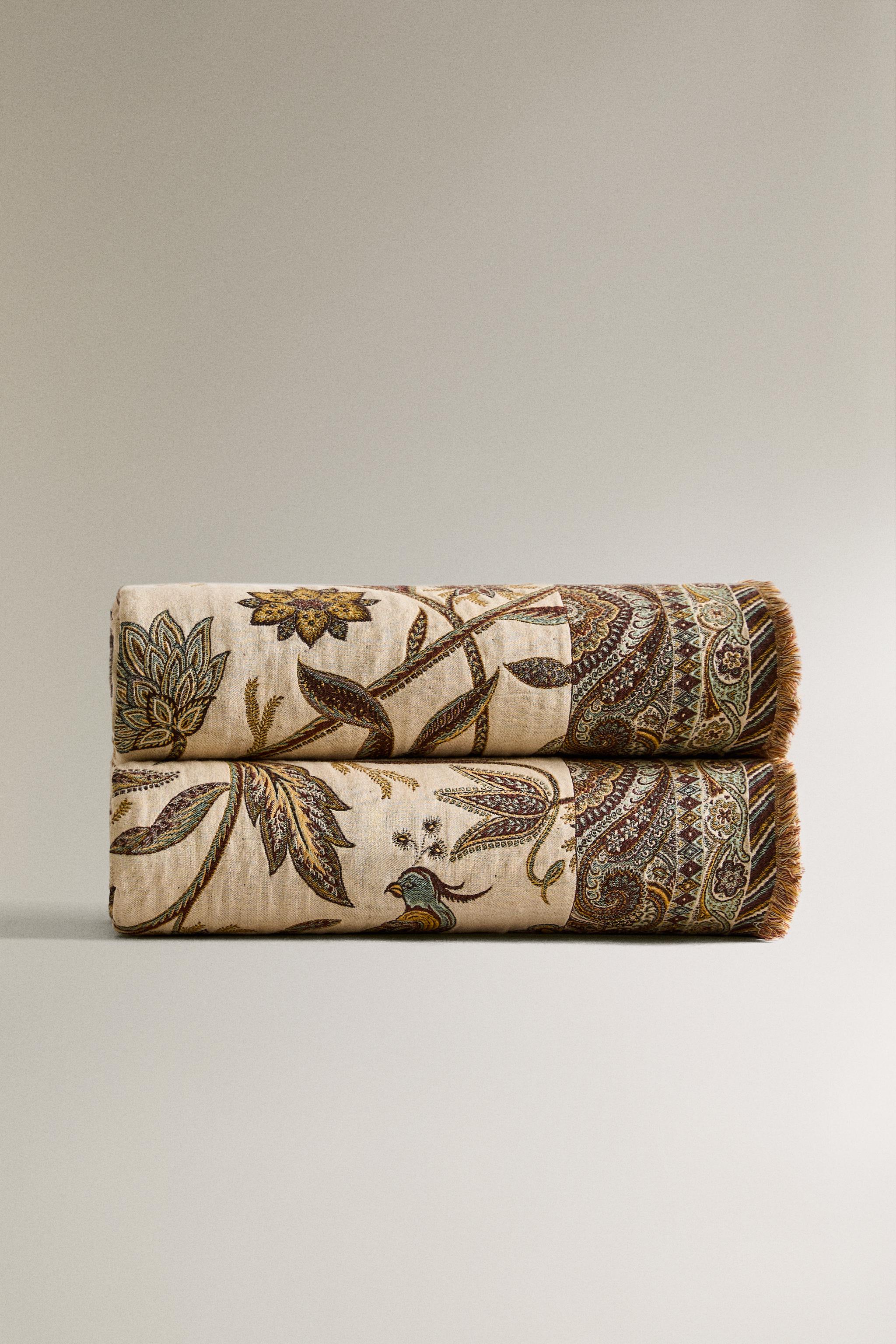 FLORAL JACQUARD BLANKET