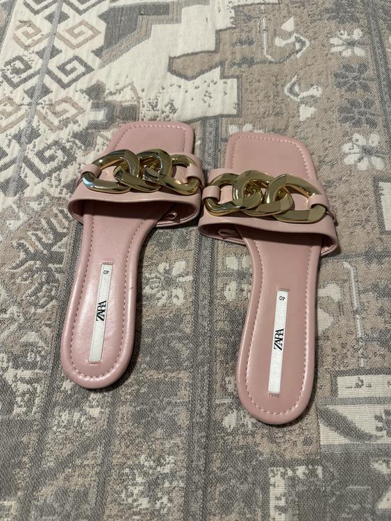 CHAIN TRIM LOW HEELED SANDALS - Image 3