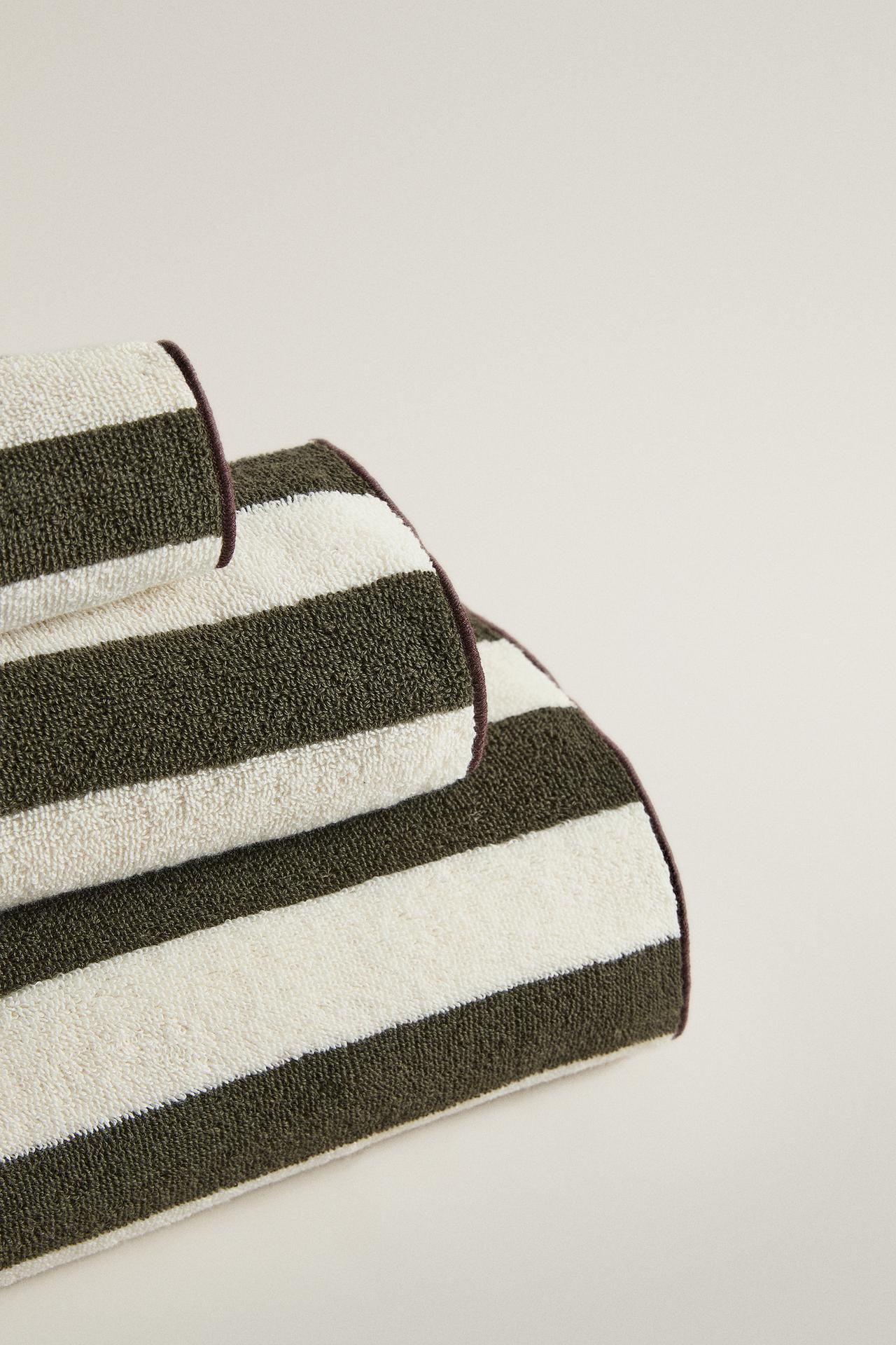 Striped Cotton Bath Towel With Overlock — Dark green