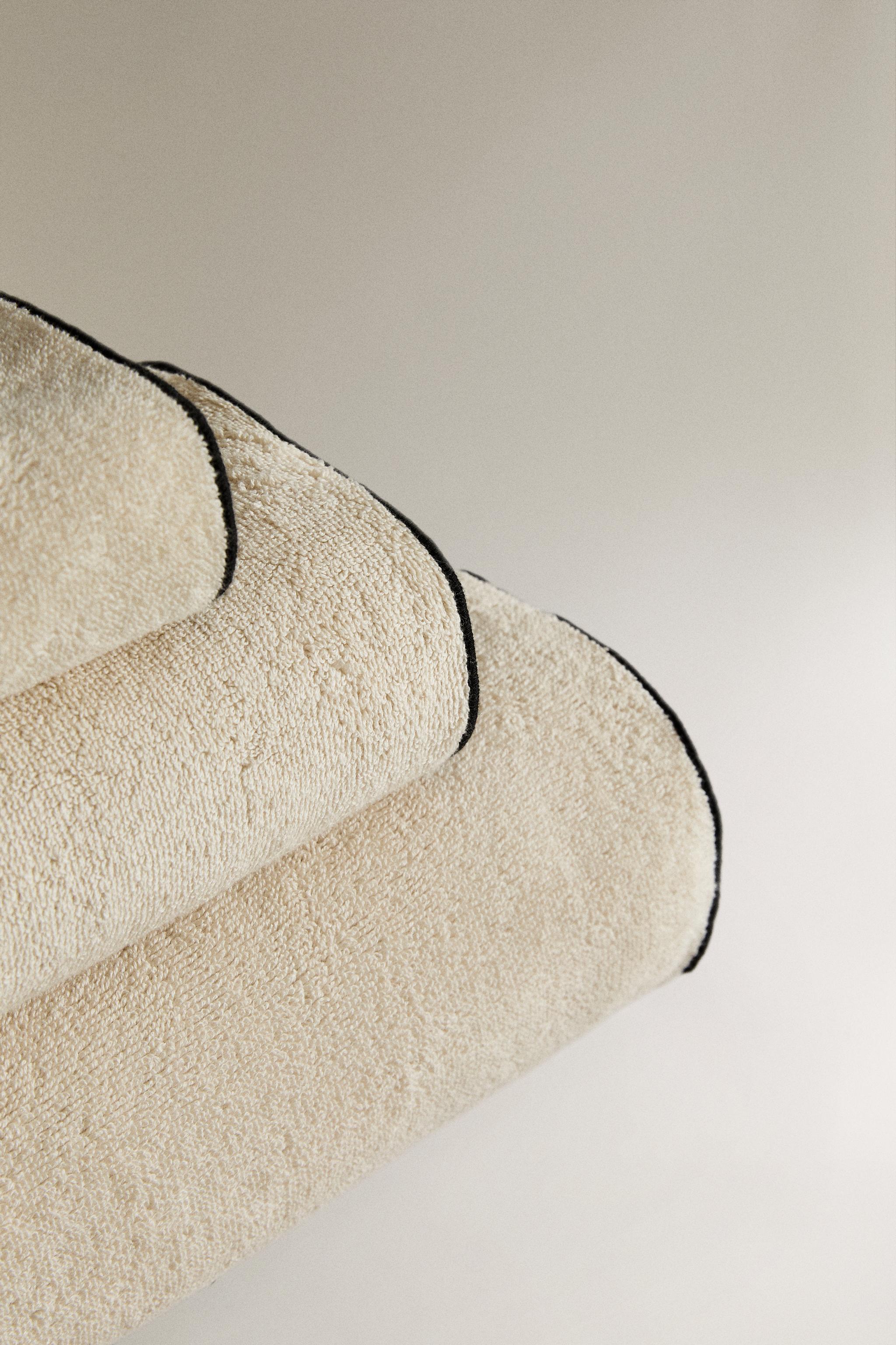 OVERLOCK COTTON BATH TOWEL — Sand / Black