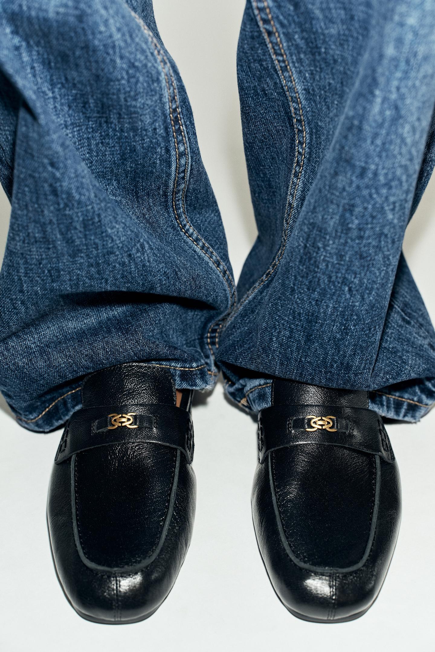 Женские туфли Zara Leather Loafers with Metal Hardware, цвет: Чёрный — фото 2