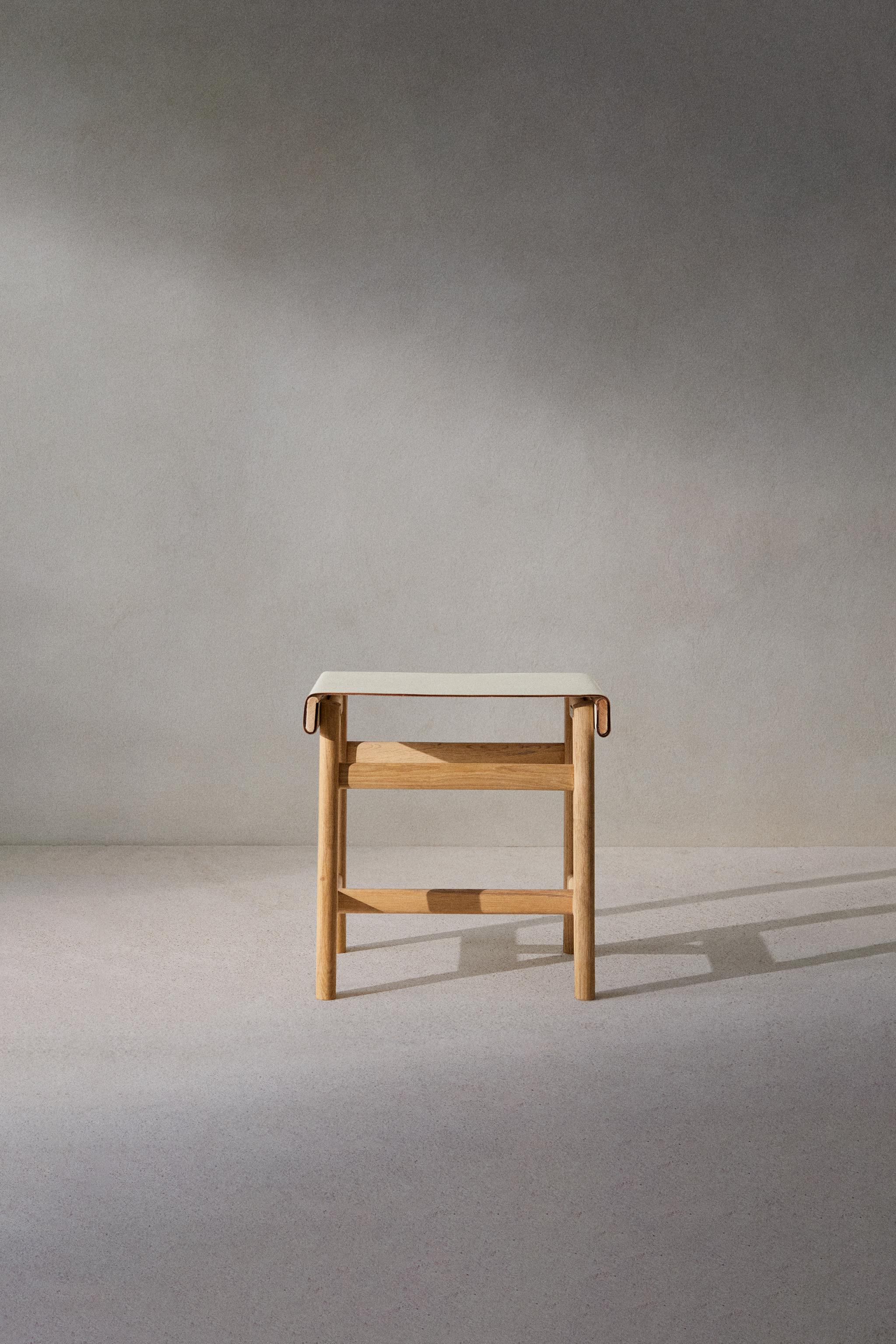 STOOL 01